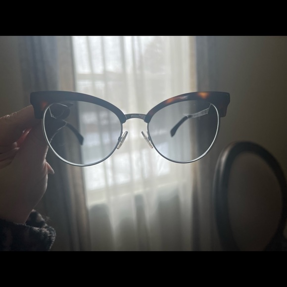 New and authentic FENDI cat eye sunglasses! 😎 - Picture 5 of 12